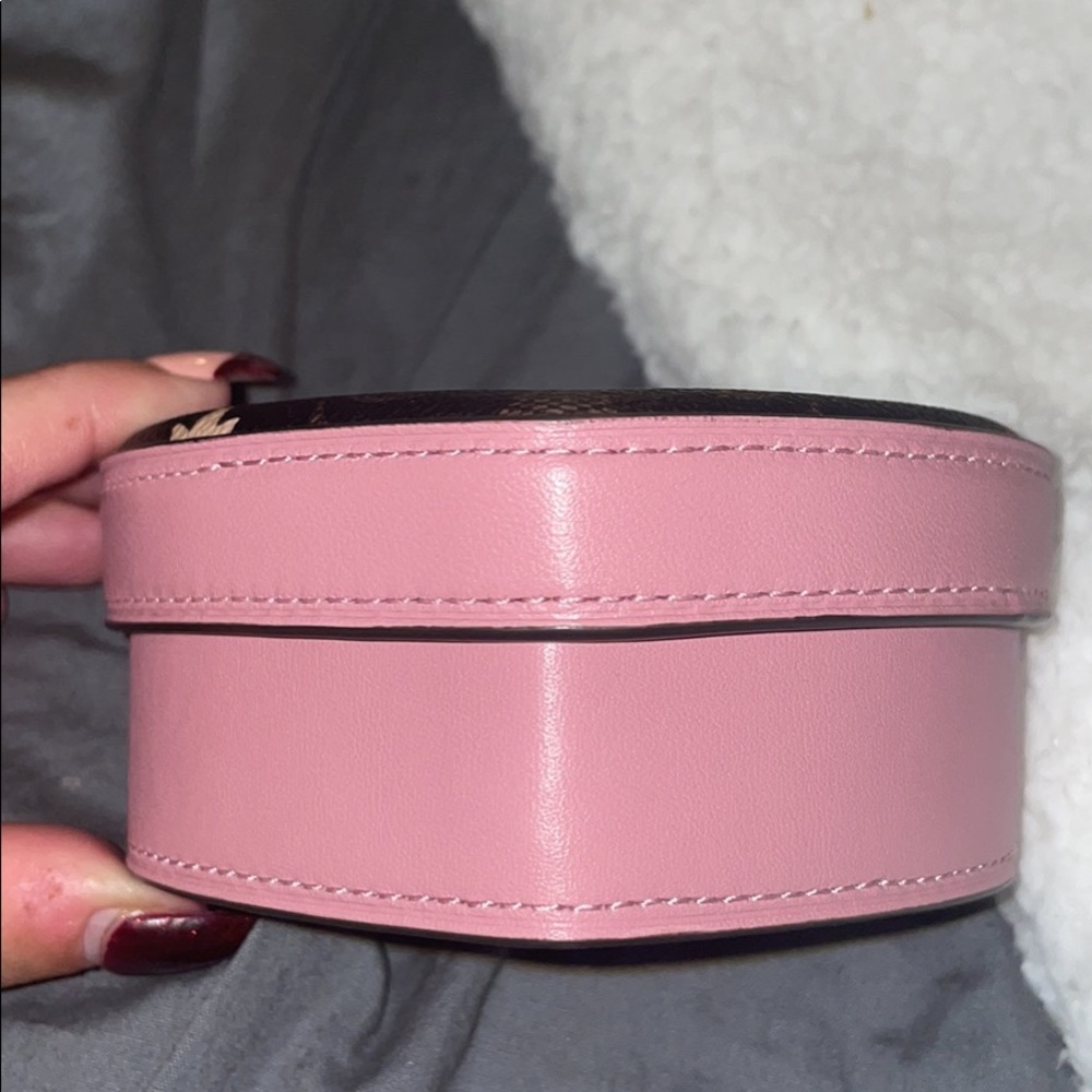 Coach Signature Heart Box